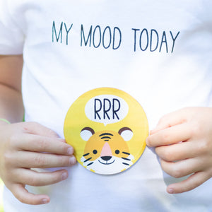 
                  
                    Lade das Bild in den Galerie-Viewer, T-Shirt mit individuellem Text | grau
                  
                